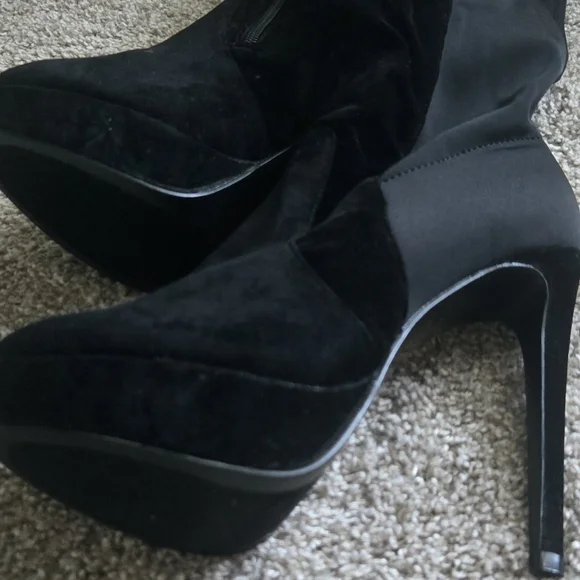 Elegant Black Over-the-Knee Boots - Picture 7 of 9